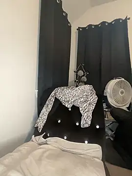 Fifty_Shades_Of_Redd Show in webcam