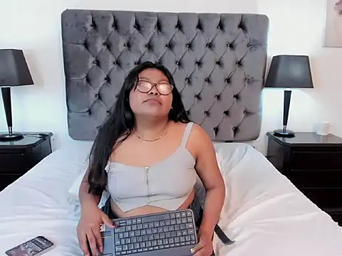 Chat XXX en directo de Kiri_Black_