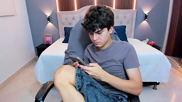 Tommy18__のライブXXXチャット