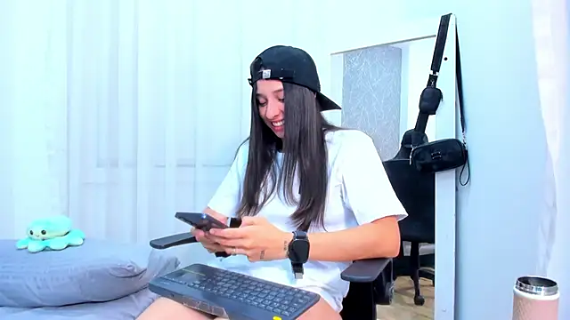 ViictoriiaSaenz Chat XXX live