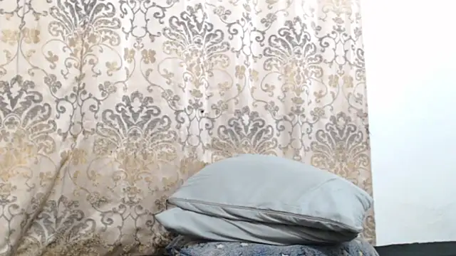 alejandra_c19c 即時 XXX 聊天