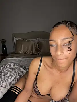 sexymsbrown: διαδικτυακό σόου στην κάμερα