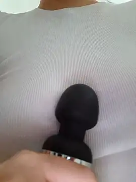 Emi_hot1 即時 XXX 聊天