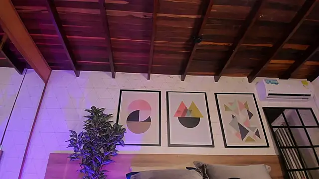 MiaKay1's Live XXX Chat