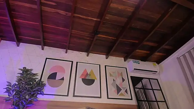 MiaKay1のライブXXXチャット