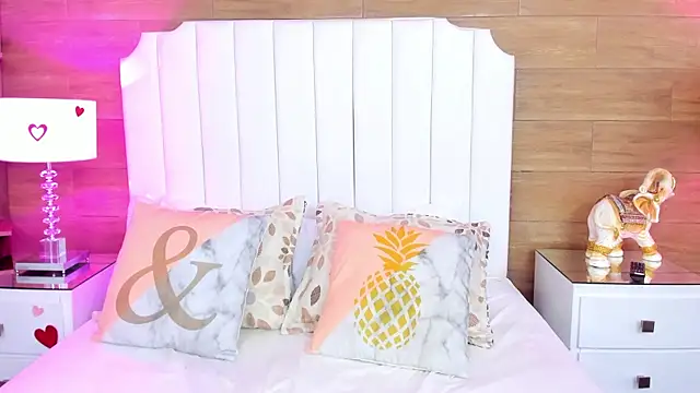 ScarletMore's Live XXX Chat