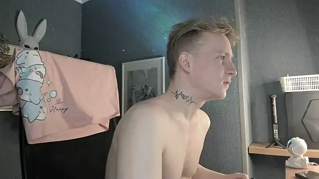 AlexxSweet: вебкам-шоу