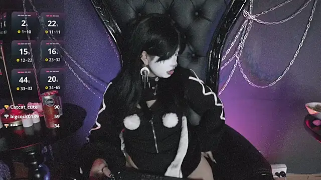 Navier__ élő XXX-chatje