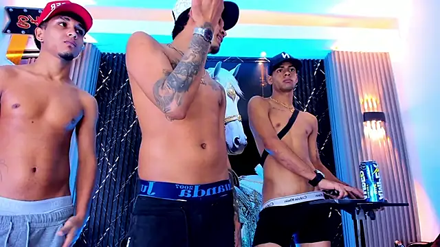 Show Webcam de the_knights_of_the_night_