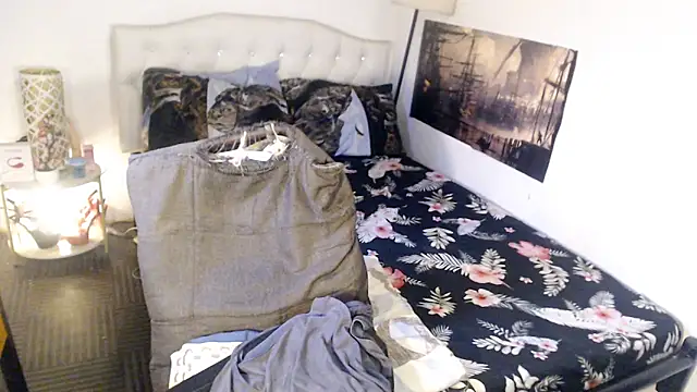 Pokazy przed kamerką – NinaDOM4CUM