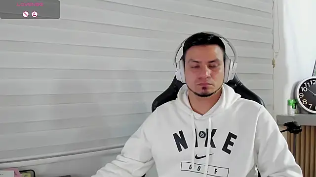 Rick_Adams 即時 XXX 聊天