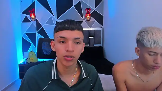 Juan_Nd_Steven's Live XXX Chat