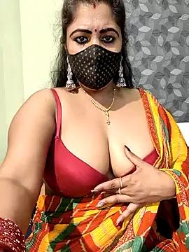 Poly_bhabi élő XXX-chatje