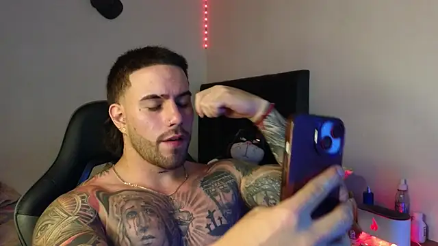 Ades_Lowe Pertunjukan Webcam