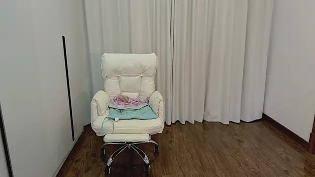 Onecutelittle élő XXX-chatje