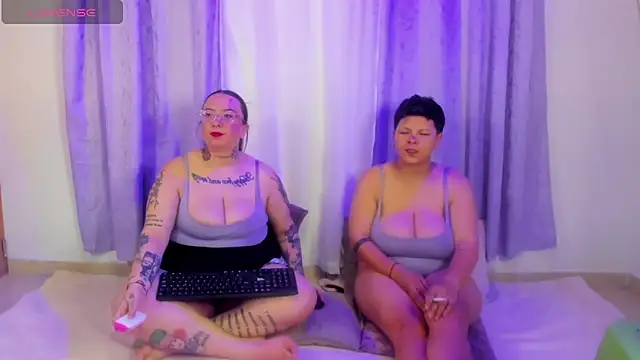 MiaYMolly's Live XXX Chat