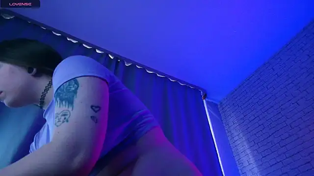 -Stacyy- Live XXX Chat