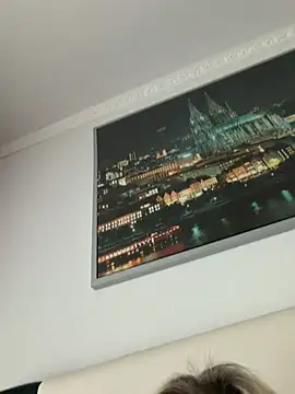 Hornyblond_BellaのライブXXXチャット