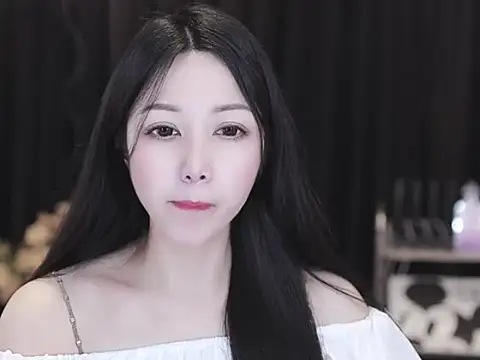 Nuyoah-77 Live XXX-Chat