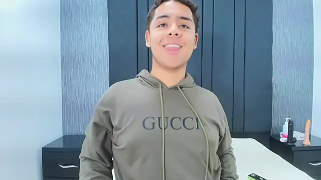 Erick_craig Adlı Modelin Canlı XXX Sohbeti