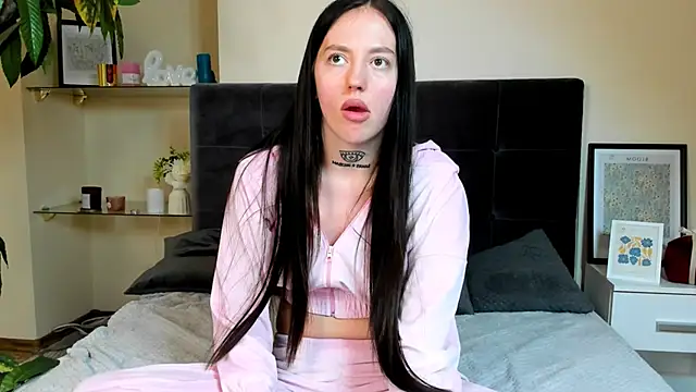 AdrianaCultのライブXXXチャット