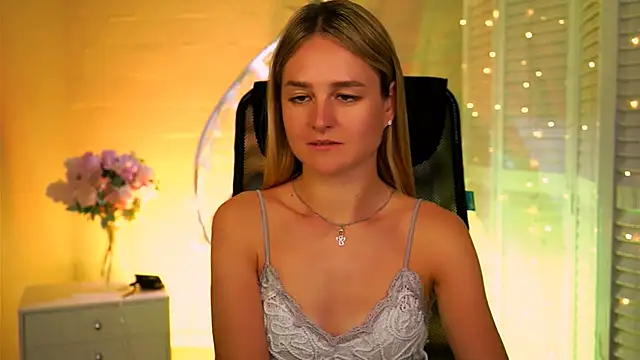 Chat +18 de DeboraLarson ao vivo