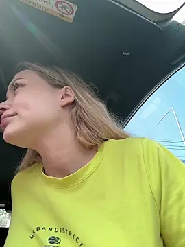 Pokazy przed kamerką – Girl-Mia