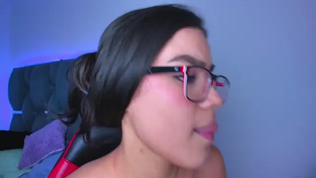 แชท XXX สดของ crazybaby_squirt