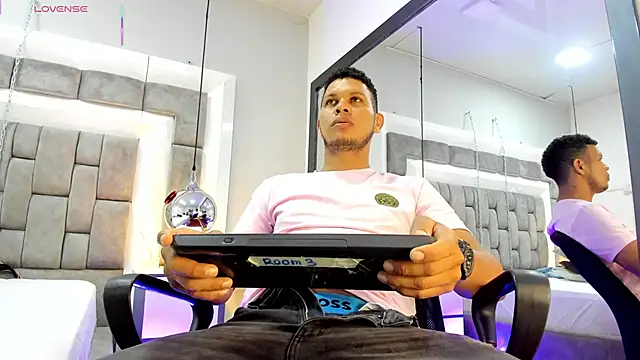 NohaBrooksのライブXXXチャット