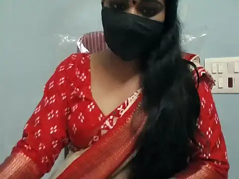 Rathi-priyaa Chat XXX in diretta