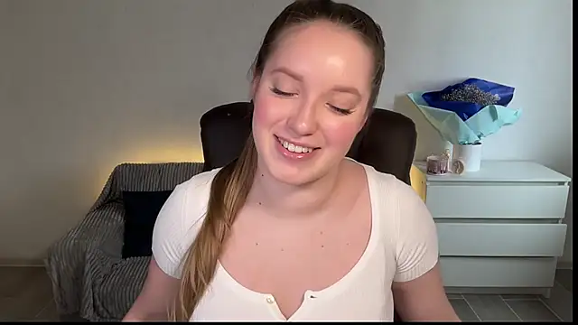 EvaMaddison Adlı Modelin Canlı XXX Sohbeti