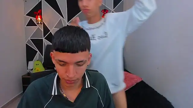 Chat +18 de Juan_Nd_Steven ao vivo