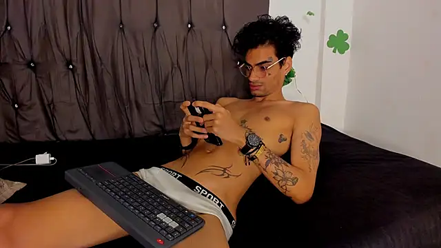 Gay_Red_Room: απευθείας συνομιλία ΧΧΧ