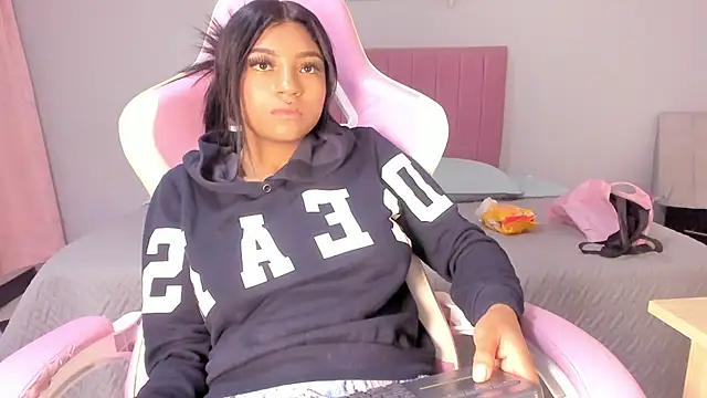 nicol_fury Adlı Modelin Canlı XXX Sohbeti