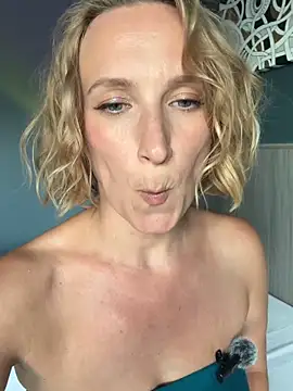 UmaTruewoman Adlı Modelin Canlı XXX Sohbeti