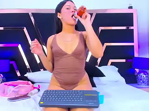 Chatroom XXX en direct de Swee__Kitty19