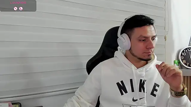 Rick_Adams Show in webcam