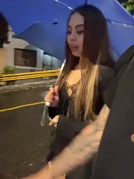 lindaandtony: διαδικτυακό σόου στην κάμερα