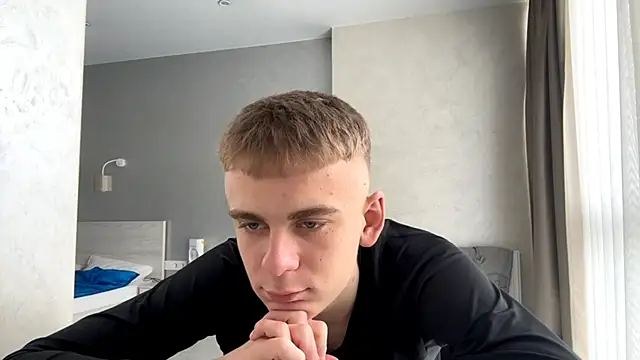 Show modela SoloFury na web-kameri