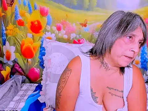 indianroxy's Live XXX Chat