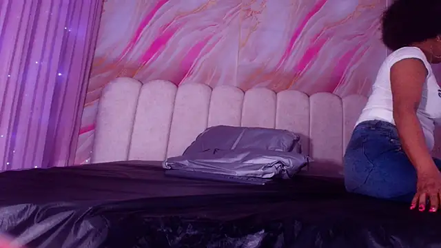 sofi_decker Adlı Modelin Canlı XXX Sohbeti