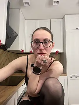 MartiniiSelenna's Live XXX Chat