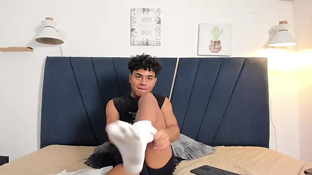 Show modela Enzo_love18 na web-kameri