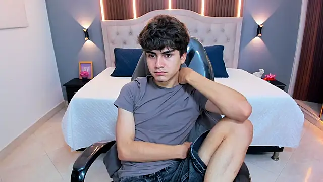 Tommy18__: онлайн-секс-чат