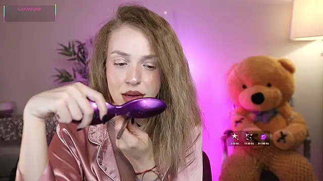 NovaHollisx: онлайн-секс-чат