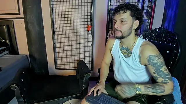 Twisted_Fantasy's Live XXX Chat