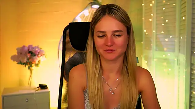 Chat +18 de DeboraLarson ao vivo