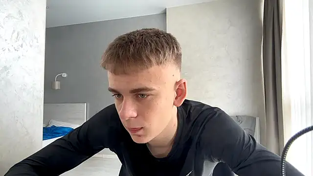 Show modela SoloFury na web-kameri