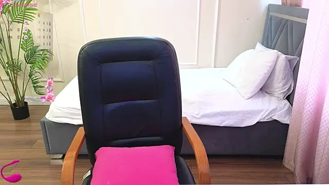 Kuro_Ren Chat XXX in diretta