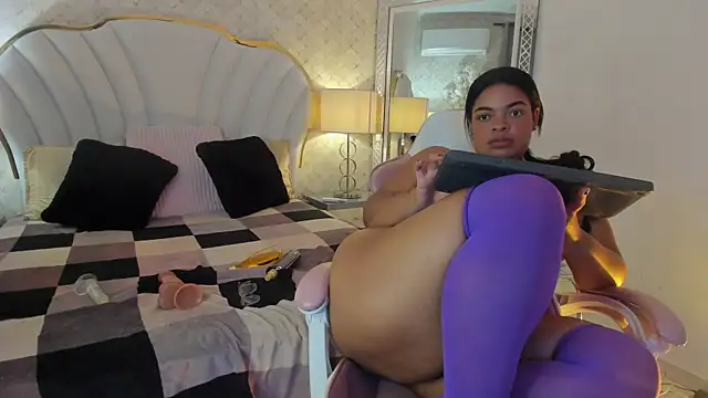 YazminJenner's Live XXX Chat